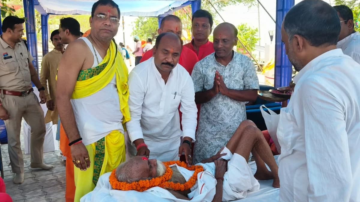 श्री सिद्ध बाबा सरकार मंदिर की प्राण-प्रतिष्ठा संपन्न: पूर्व विधायक गुलाब कमरो बोले— आस्था, संस्कृति और सामाजिक एकता का भव्य प्रतीक है यह मंदिर