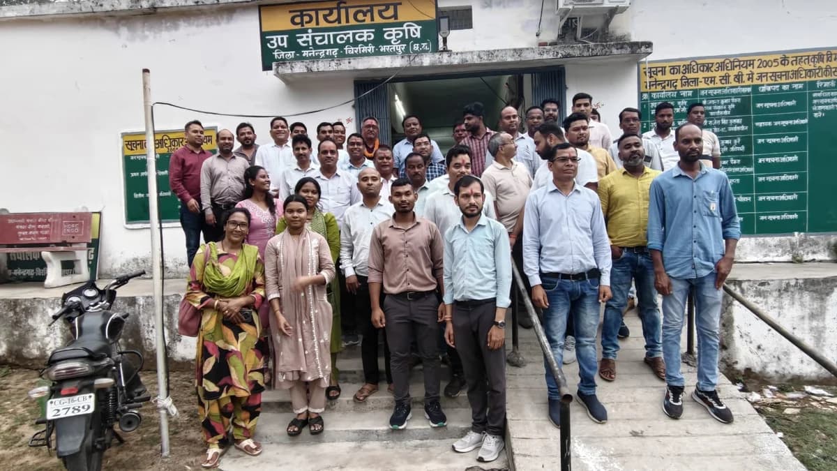 सम्मान और आत्मीयता के बीच कृषि विभाग ने दी सेवानिवृत्त अधिकारियों को भावभीनी विदाई