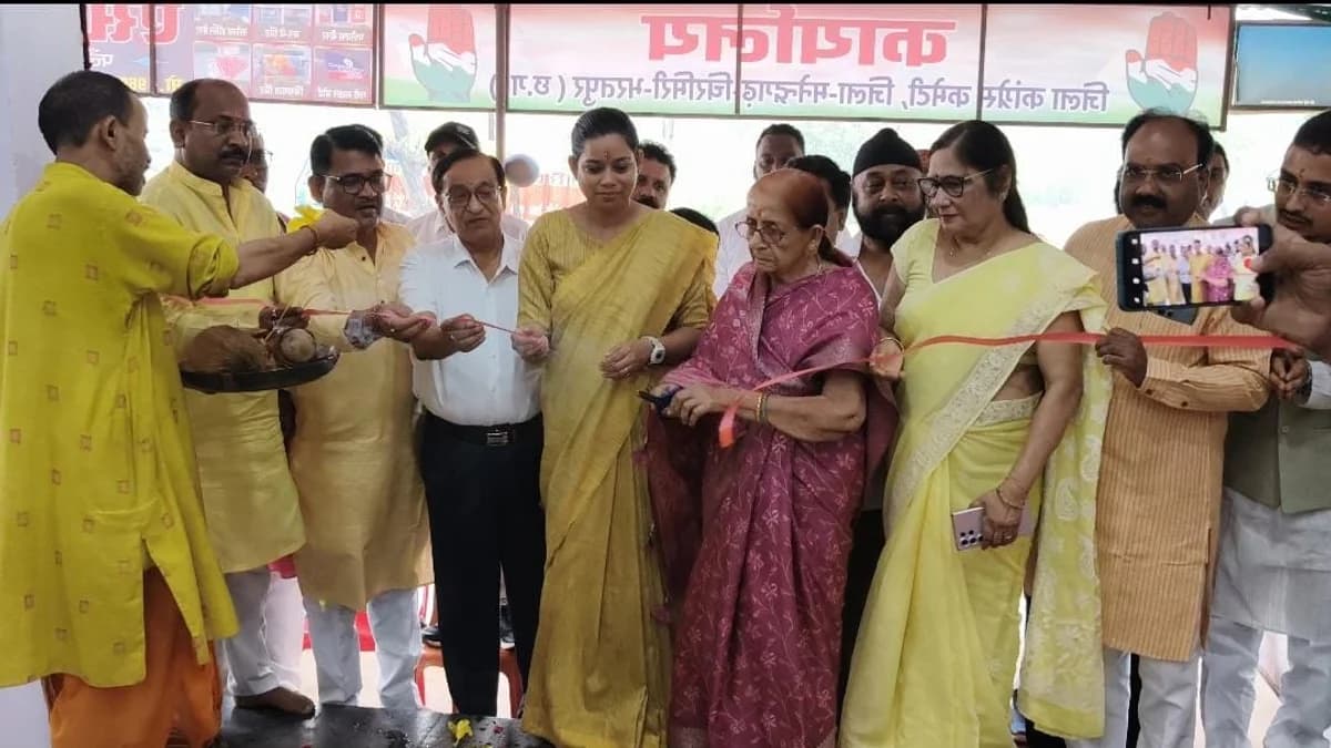 मनेंद्रगढ़ में जिला कांग्रेस के नए कार्यालय का हुआ शुभारंभ, वरिष्ठ नेताओं की मौजूदगी में फीता काटकर किया गया उद्घाटन