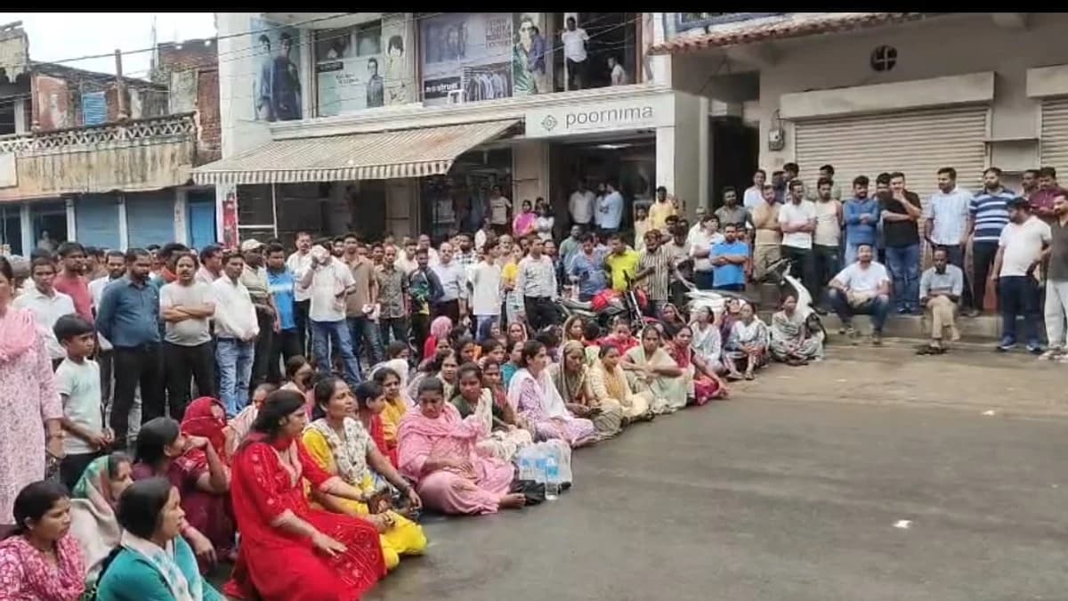 आदिवासी छात्रा पूजा पैकरा को न्याय दिलाने पुलिस परिवार सड़कों पर उतरा, आरोपियों की शीघ्र गिरफ्तारी की मांग तेज