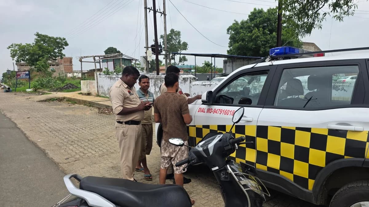 एमसीबी पुलिस का अनूठा यातायात अभियान: नियमों का पालन करने वालों को गुलाब देकर सम्मान, उल्लंघन करने वालों पर कार्रवाई