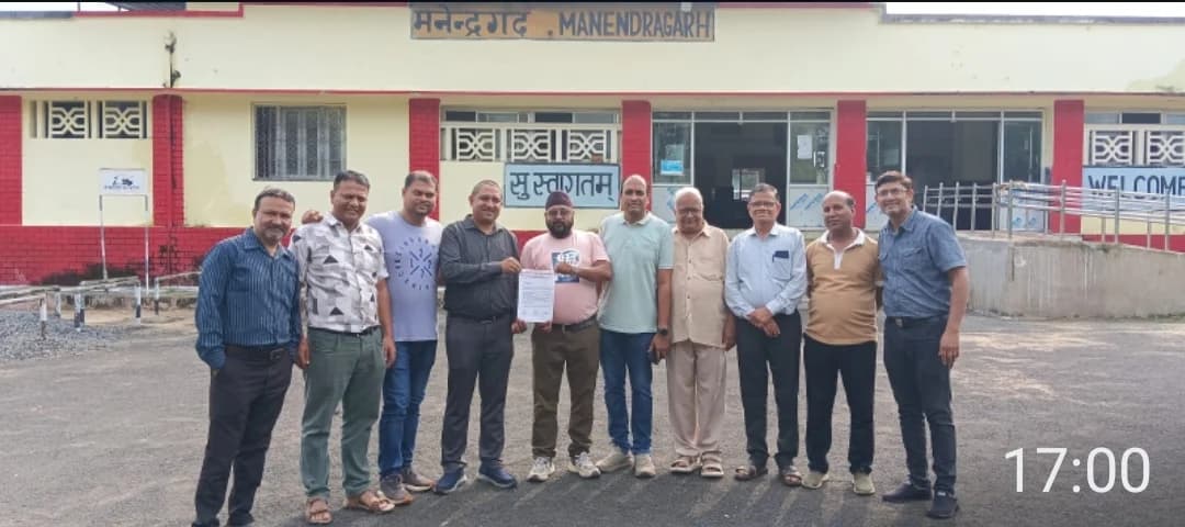 चिरमिरी-बिलासपुर रेल सेवा को मिले विस्तार और नई ट्रेनों की सौगात, चेंबर प्रतिनिधिमंडल ने DRM को सौंपा मांग पत्र