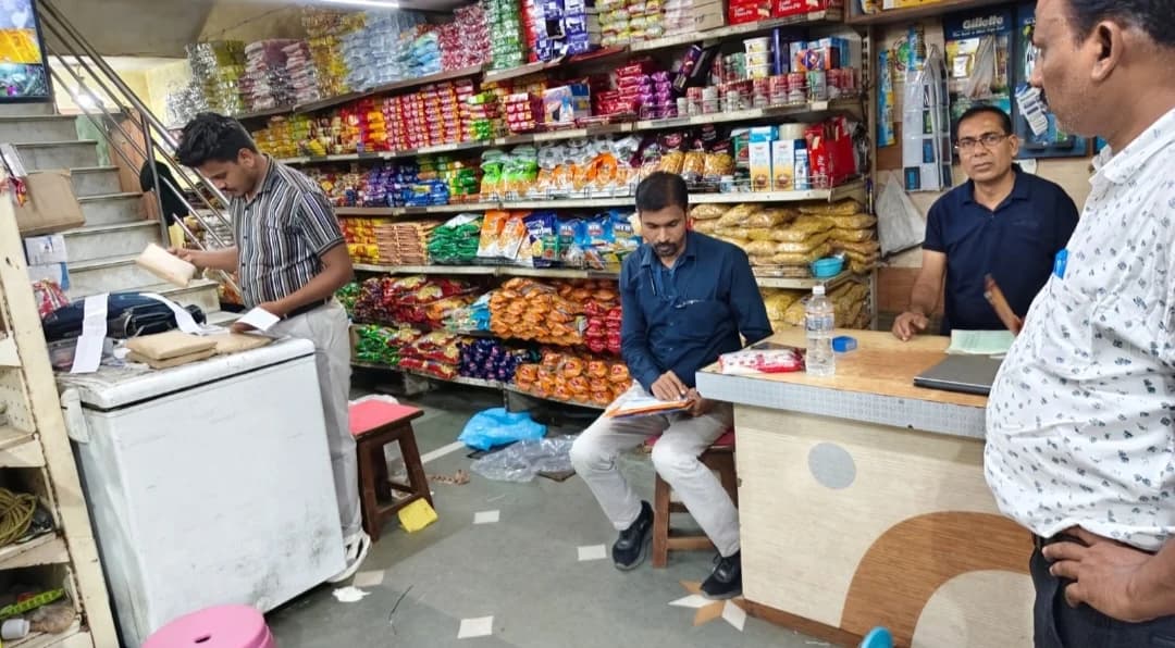 त्योहारी सीजन से पहले मिलावटखोरों पर प्रशासन की सख्ती, मिठाई-पनीर-दही के नमूने जांच के लिए भेजे