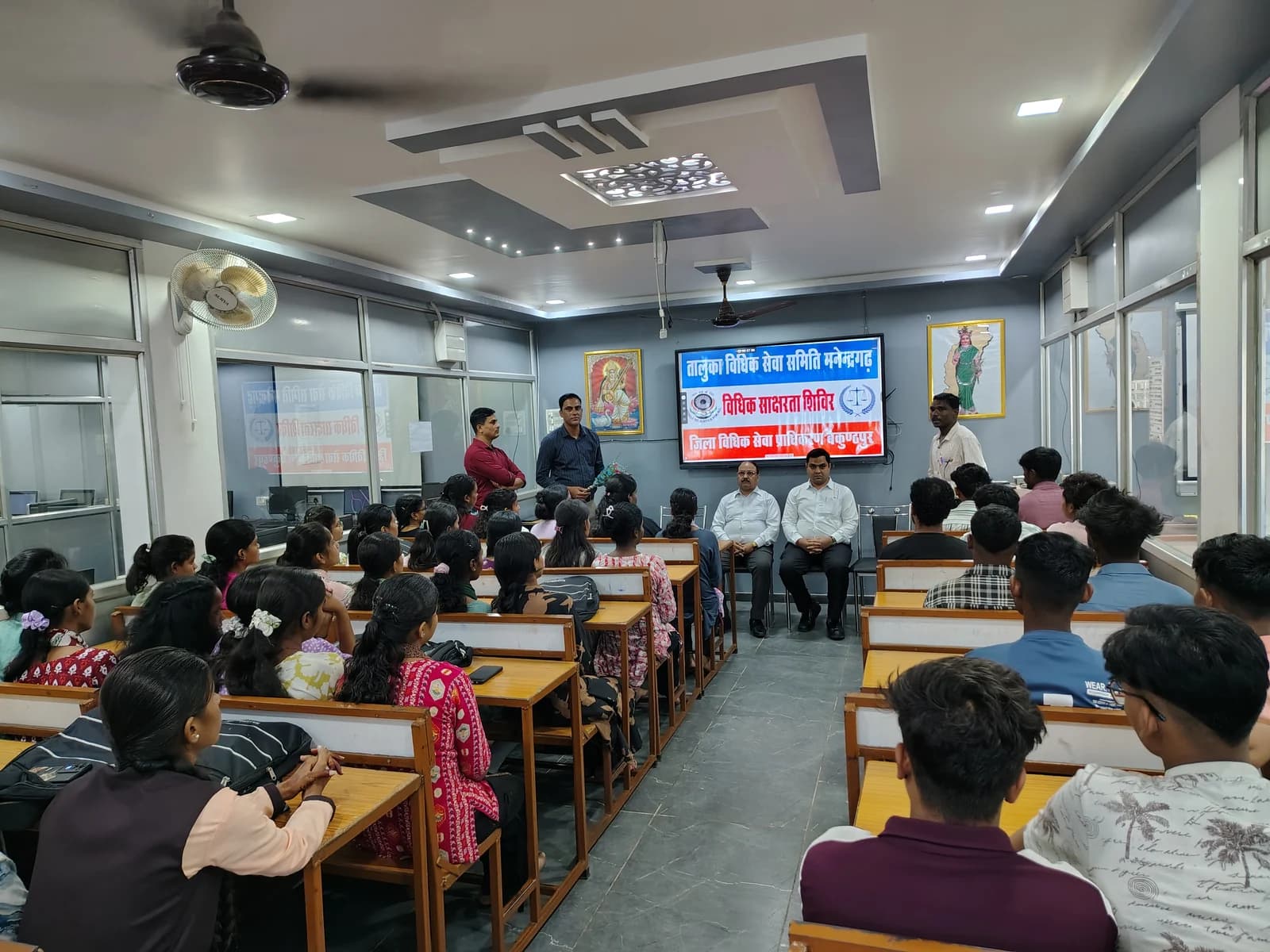 न्याय सबके लिए: अलास्का कंप्यूटर सेंटर में लगा विधिक साक्षरता शिविर, विद्यार्थियों को मिली कानूनी अधिकारों की जानकारी