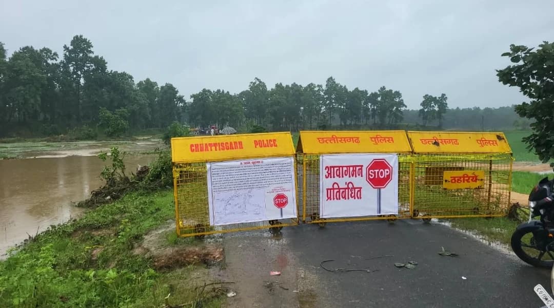 तरईया नदी का पुल क्षतिग्रस्त, आवागमन पर प्रशासन की रोक