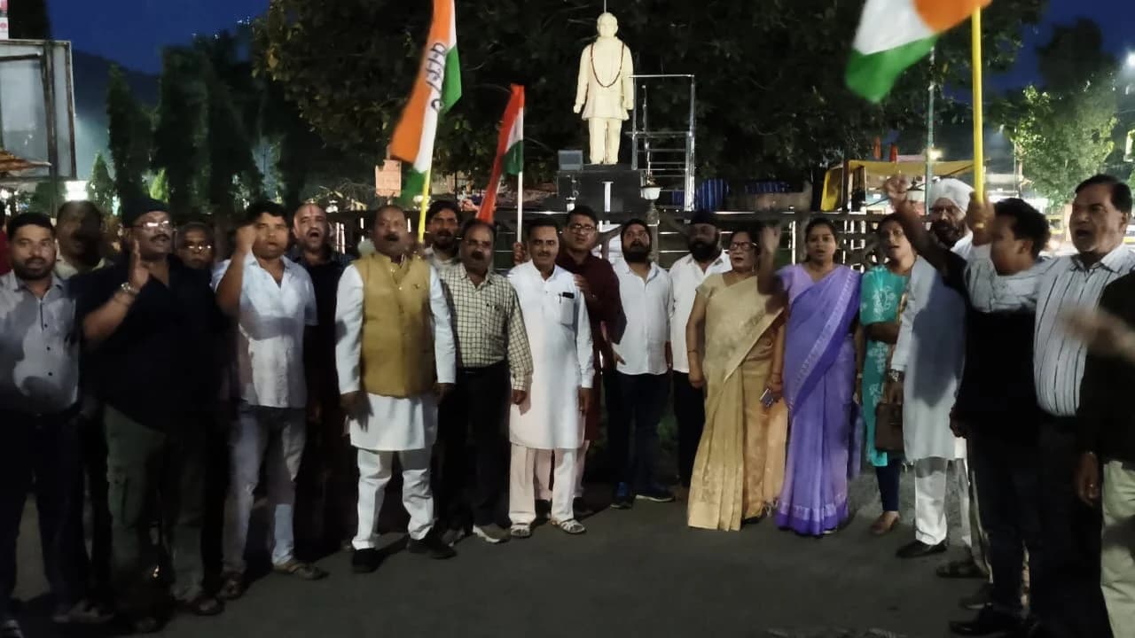 राहुल गांधी के खिलाफ FIR के विरोध में MCB कांग्रेस का शक्ति प्रदर्शन, मनेंद्रगढ़ में निकला विशाल विरोध मार्च