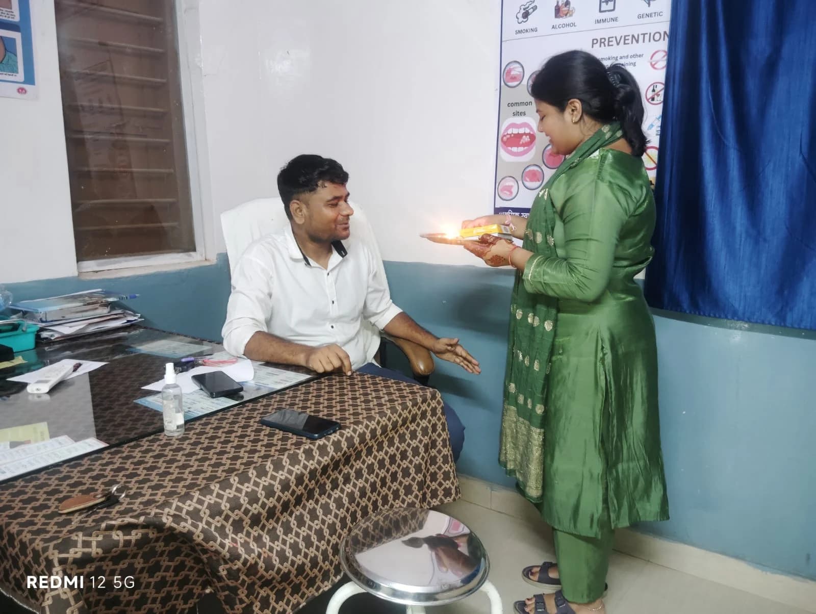 राखी की डोर से मिला कर्तव्य को सम्मान, कर्मवीरों की कलाई पर सजा स्नेह का धागा