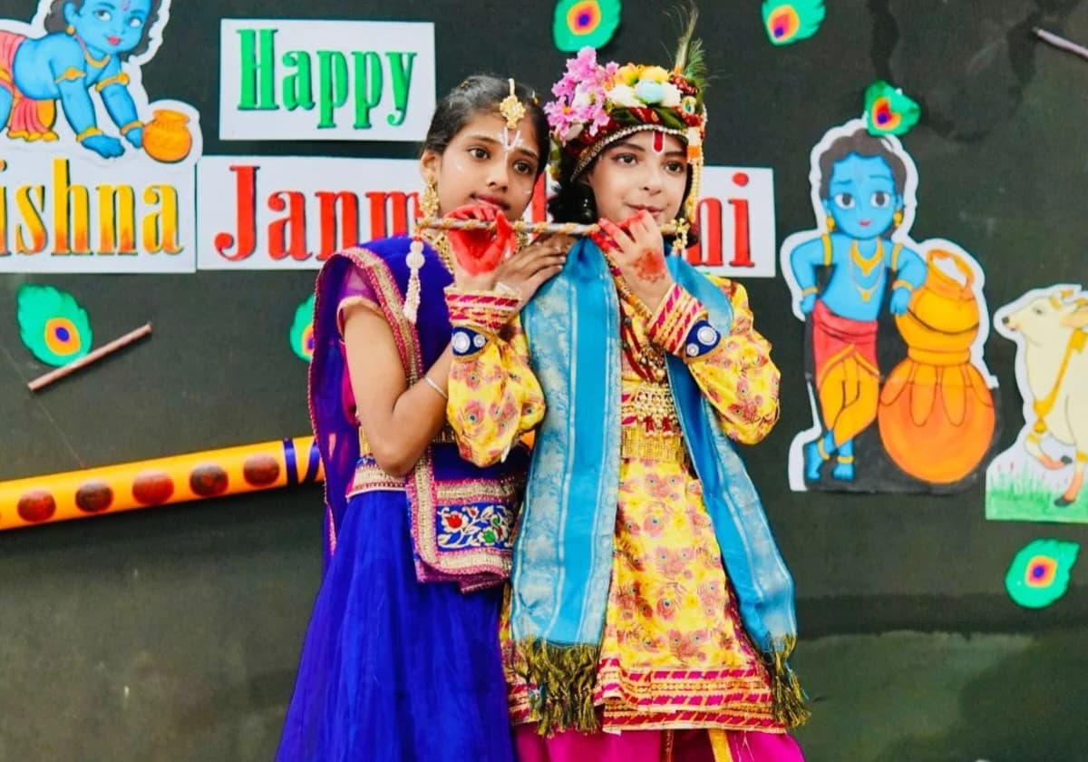 राधा-कृष्ण की मनमोहक छटा से सजा DWPS मनेन्द्रगढ़, जन्माष्टमी पर कृष्णमय हुआ विद्यालय परिसर