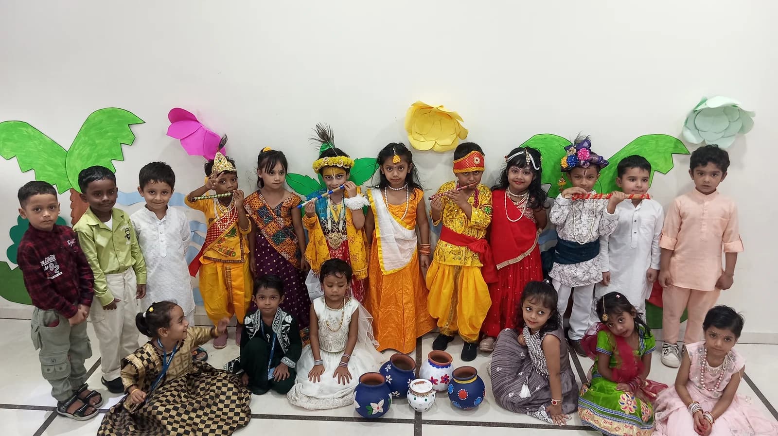 नन्हे कान्हा-राधा के रूप में सजा लिटिल मिलेनियम, दही-हांडी से गूंजा जन्माष्टमी का उल्लास
