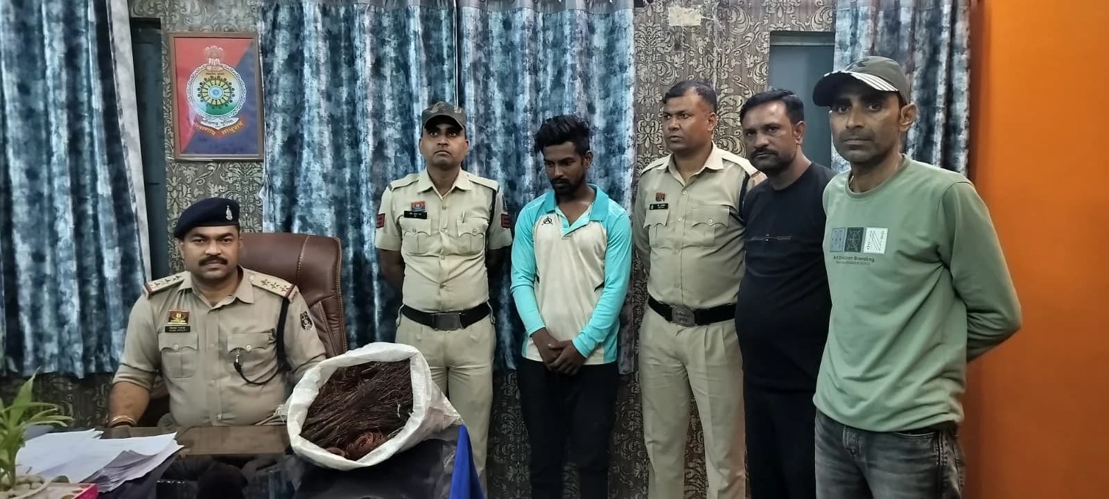 मनेन्द्रगढ़ में चोरी की तीन वारदातों का खुलासा, पांच आरोपी गिरफ्तार