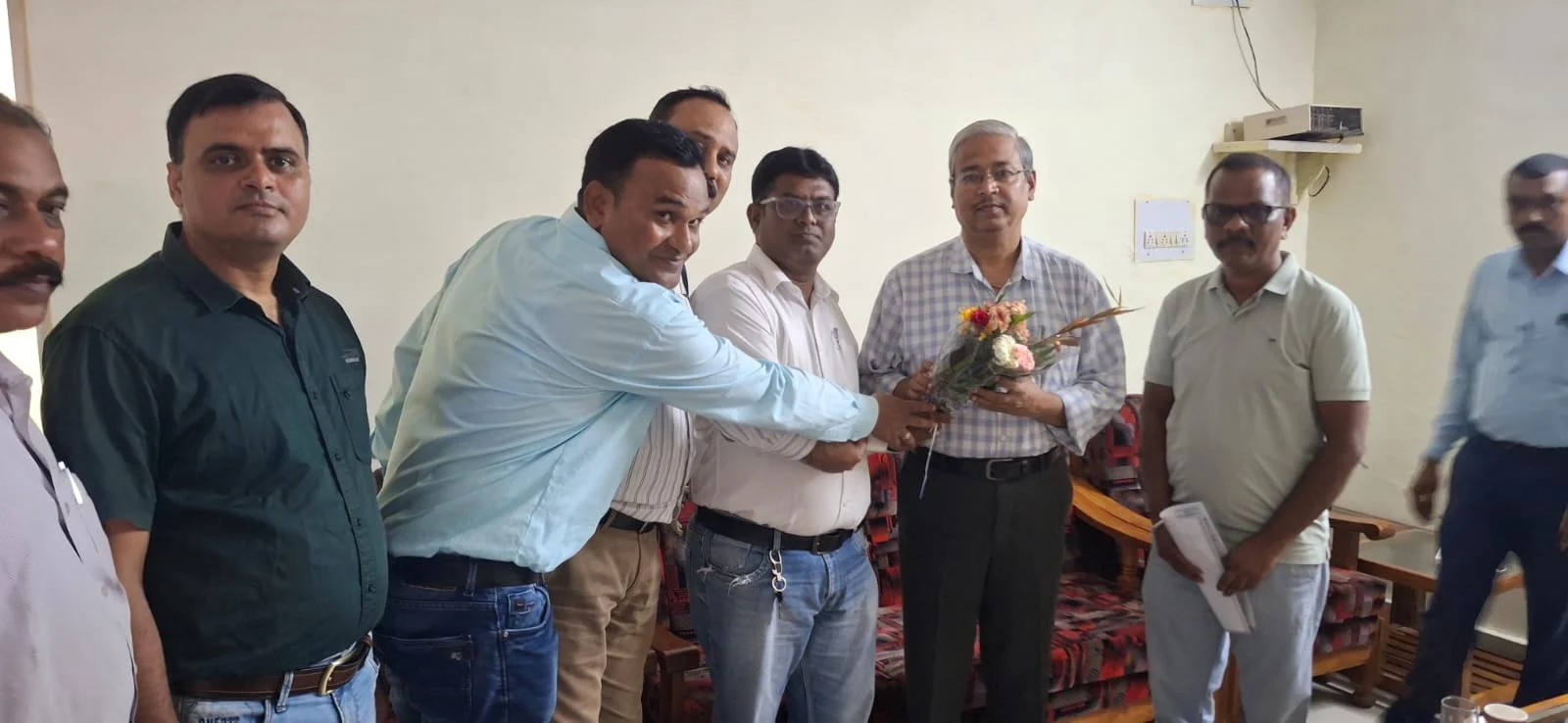 डीआरएम के मनेंद्रगढ़ दौरे पर रेलवे मजदूर कांग्रेस ने सौंपा 10 सूत्रीय ज्ञापन (1/3)