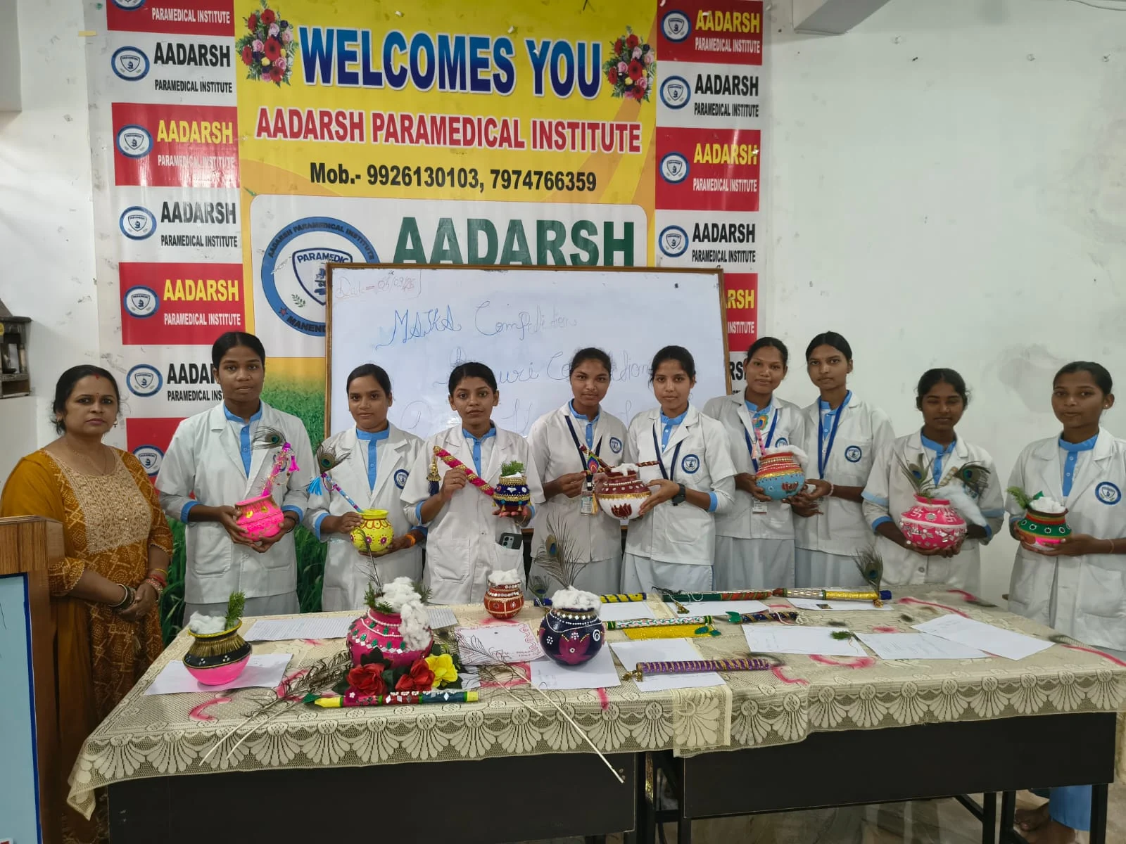 जन्माष्टमी पर आदर्श ग्रुप ऑफ एजुकेशन में कृष्ण भक्ति का रंग, राधा-कृष्ण रूप ने मोहा मन (2)