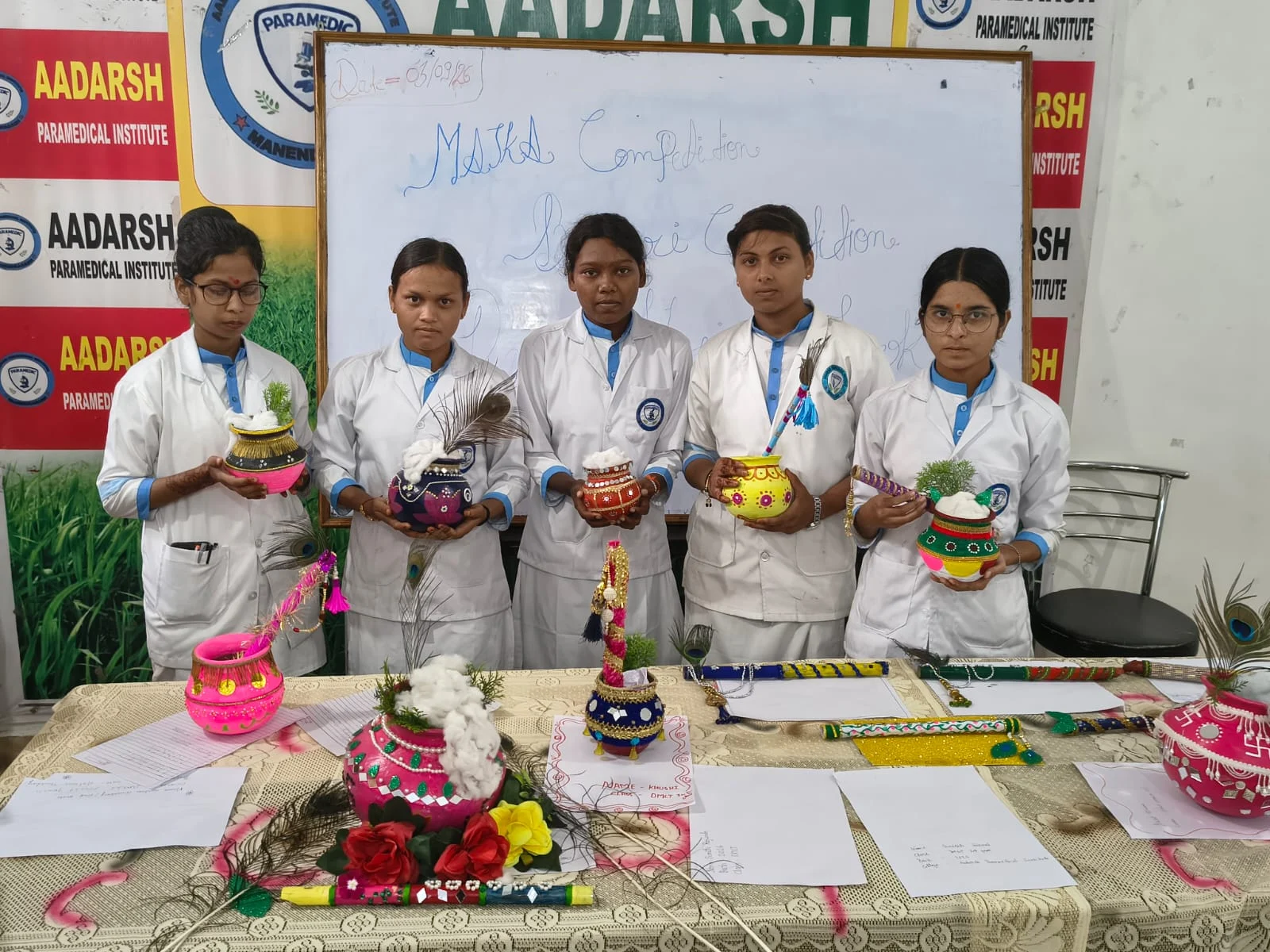 जन्माष्टमी पर आदर्श ग्रुप ऑफ एजुकेशन में कृष्ण भक्ति का रंग, राधा-कृष्ण रूप ने मोहा मन (2)