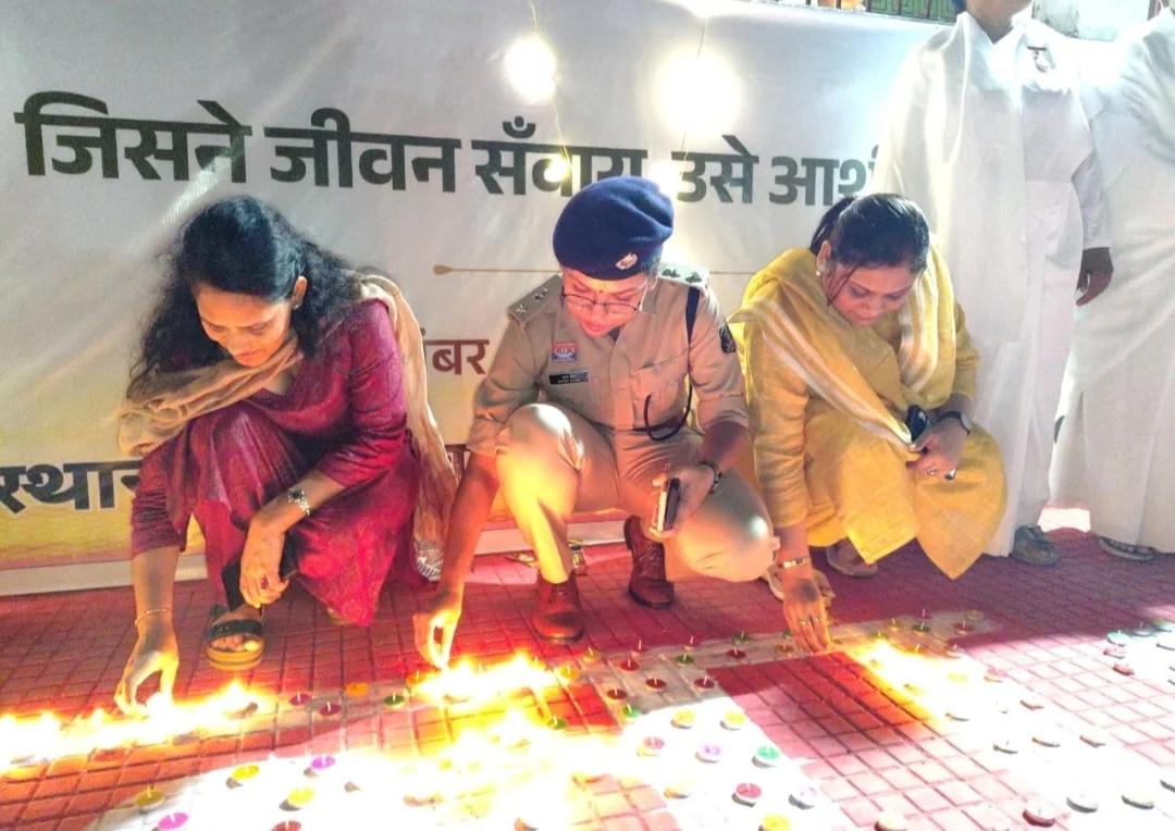 पांच लाख दीयों से जगमगाया मनेन्द्रगढ़, सरोवर तालाब में दिखा रोशनी का अद्भुत संसार (2)
