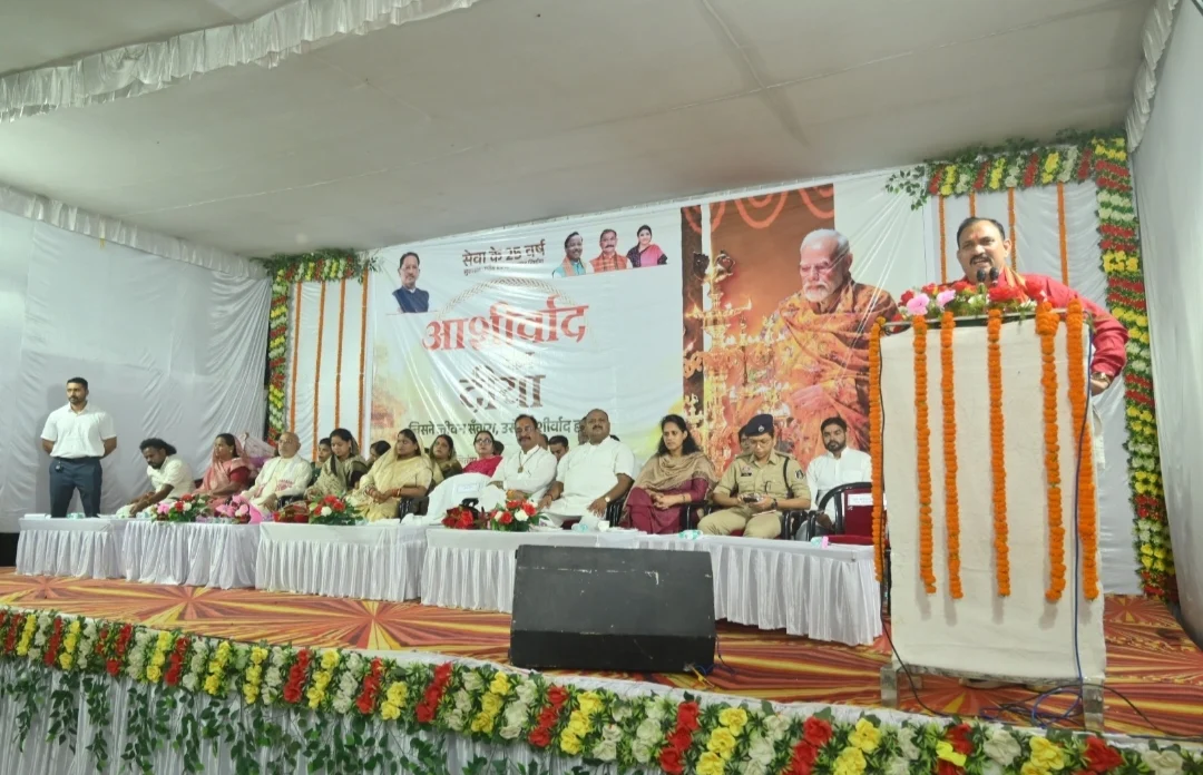 पांच लाख दीयों से जगमगाया मनेन्द्रगढ़, सरोवर तालाब में दिखा रोशनी का अद्भुत संसार (2)