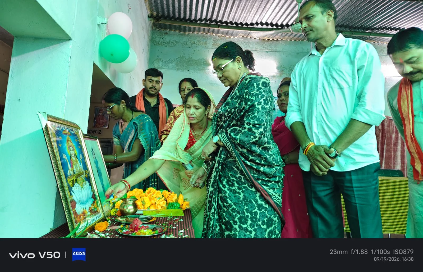 साइकिल मिली तो खिले छात्राओं के चेहरे, रेणुका सिंह ने बांटी निःशुल्क साइकिलें (2)