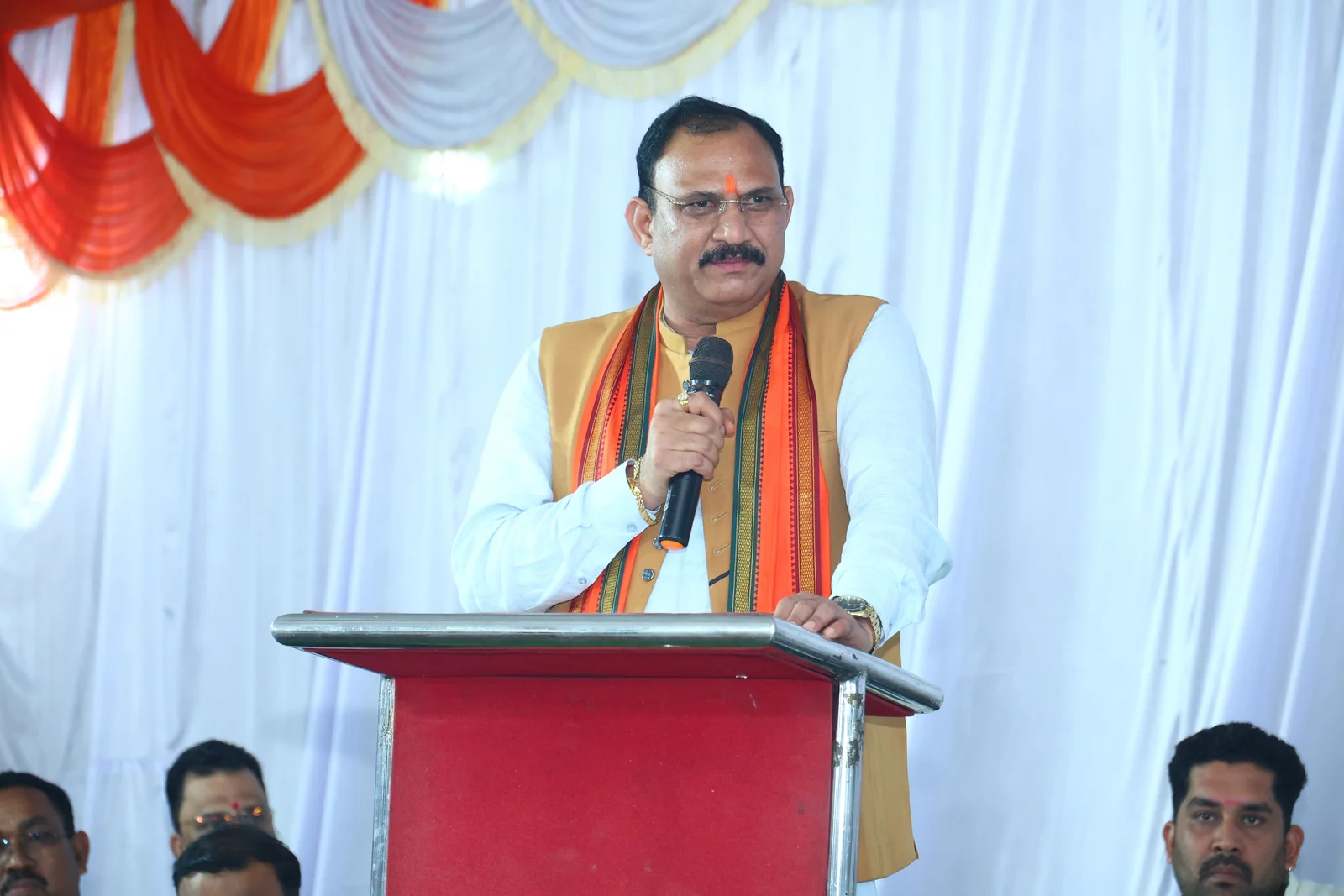 चिरमिरी व्यापार संघ की नई टीम ने संभाली कमान, पदाधिकारियों ने ली शपथ (2)