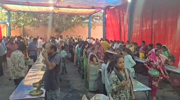 श्रीराम मंदिर में उमड़ा आस्था का सैलाब, जय भोले सेवा समिति के महाभंडारे में हजारों श्रद्धालुओं ने ग्रहण किया प्रसाद (2)