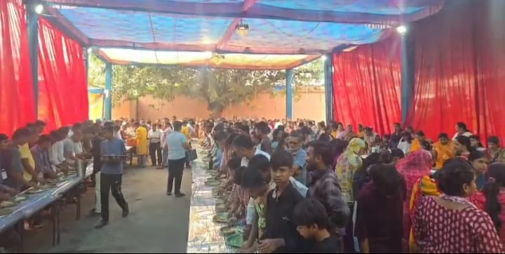 श्रीराम मंदिर में उमड़ा आस्था का सैलाब, जय भोले सेवा समिति के महाभंडारे में हजारों श्रद्धालुओं ने ग्रहण किया प्रसाद (2)