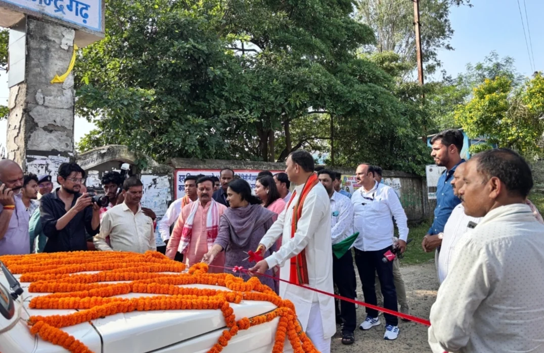डीएमएफ से पीएचई को मिला नया महिंद्रा पिकअप, दूरस्थ क्षेत्रों में पेयजल योजनाओं की निगरानी को मिलेगी रफ्तार (2)