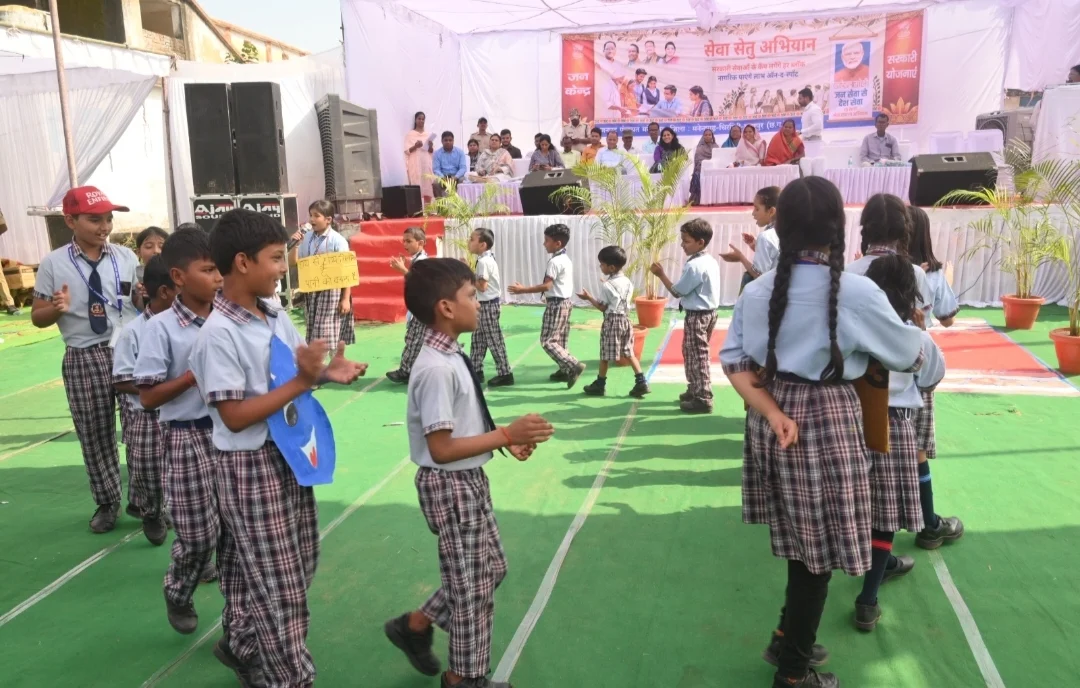 “सेवा सेतु शिविर बना ग्रामीणों के लिए ‘वन स्टॉप सेंटर’, एक ही परिसर में मिलीं दर्जनों शासकीय सेवाएं और योजनाओं का लाभ” (2)